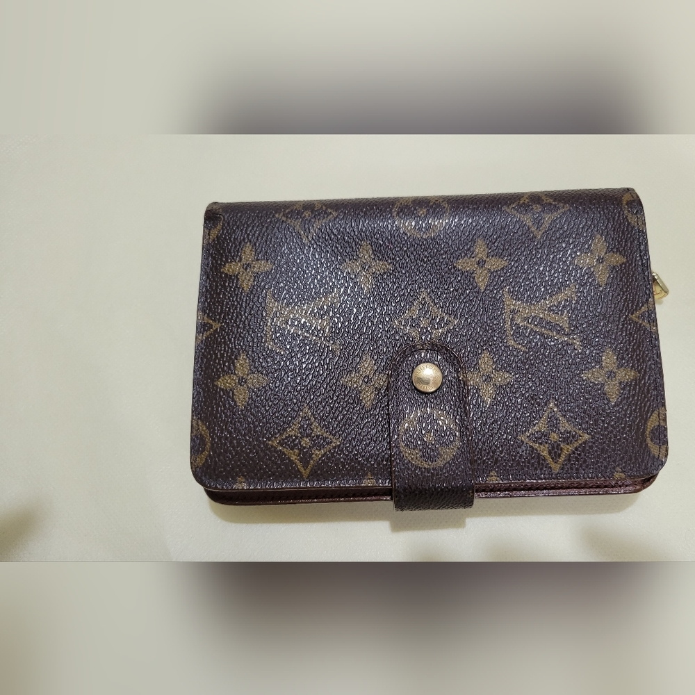 LV Compact wallet